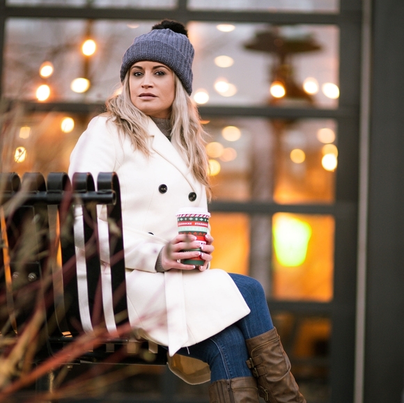 Lauren - Picture 5 of 6